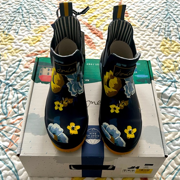 Joules Shoes - Joules Women’s Navy Botanical Wellibob Ankle Rain Boots NWT